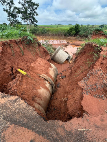 Foto 11: Fortes chuvas causam estragos na Zona Rural de Quatá