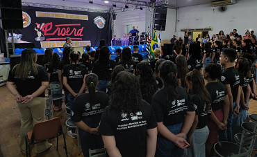 Foto 30: Alunos dos 5º anos de Escolas Municipais recebem certificado do Proerd