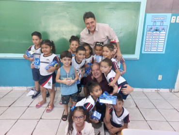 Foto 146: Volta às Aulas em Quatá: Alunos recebem Kit Escolar e Mimo especial