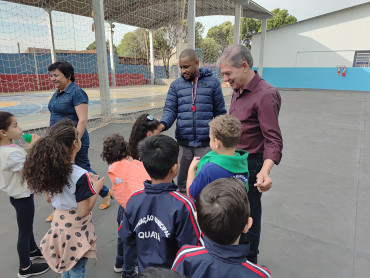 Foto 40: Entrega de Livros de Literatura