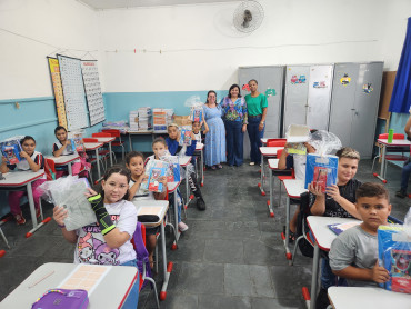 Foto 97: Volta às Aulas em Quatá: Alunos recebem Kit Escolar e Mimo especial