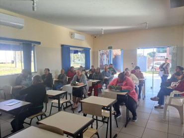 Foto 10: CRAS promove palestra sobre Educação Financeira em parceria com o PROCON