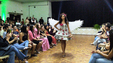 Foto 21: Moda e consciência ambiental é destaque em desfile da Etec