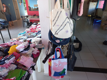 Foto 6: Fundo Social de Solidariedade e Secretaria de Promoção Social realizam Varal Solidário especial de Natal