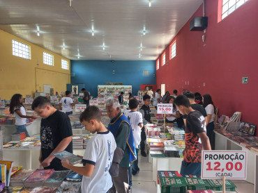 Foto 27: Prestigie a FEIRA DO LIVRO