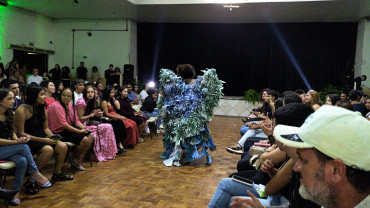 Foto 17: Moda e consciência ambiental é destaque em desfile da Etec