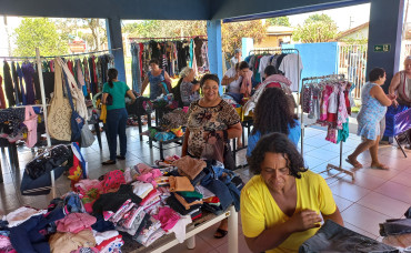 Foto 50: Fundo Social de Solidariedade e Secretaria de Promoção Social realizam Varal Solidário especial de Natal