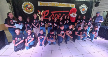 Foto 244: Alunos dos 5º anos de Escolas Municipais recebem certificado do Proerd