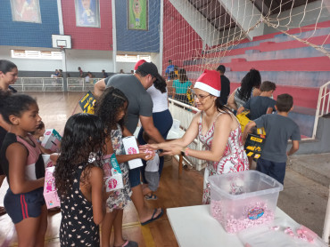 Foto 128: Especial de Natal: entrega de brinquedos