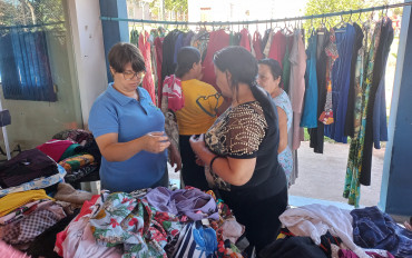 Foto 40: Fundo Social de Solidariedade e Secretaria de Promoção Social realizam Varal Solidário especial de Natal