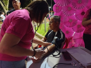 Foto 33: Caminhada e Passeio Ciclístico em prol do Outubro Rosa
