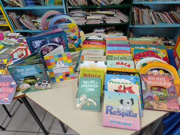 Foto 26: Entrega de Livros de Literatura