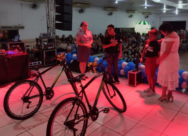 Foto 209: Alunos dos 5º anos de Escolas Municipais recebem certificado do Proerd