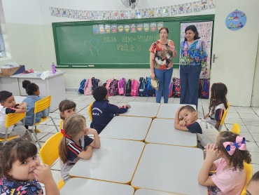 Foto 41: Volta às Aulas em Quatá: Alunos recebem Kit Escolar e Mimo especial