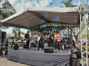 Foto 33: 3º Encontro de Carros Antigos e Motociclistas reúne centenas de expositores em Quatá
