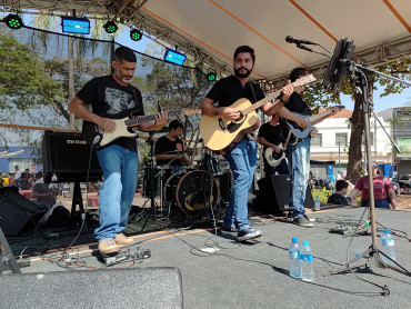 Foto 131: 3º Encontro de Carros Antigos e Motociclistas reúne centenas de expositores em Quatá