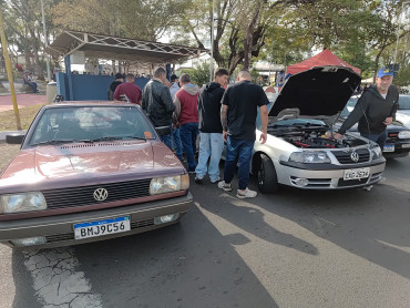 Foto 71: 3º Encontro de Carros Antigos e Motociclistas reúne centenas de expositores em Quatá