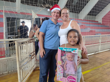 Foto 186: Especial de Natal: entrega de brinquedos
