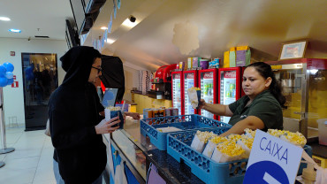 Foto 8: Cinema e Vivência Cultural: Alunos da Escola Chiquinho participam de passeio ao Prudenshopping