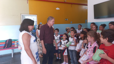 Foto 183: Volta às Aulas em Quatá: Alunos recebem Kit Escolar e Mimo especial