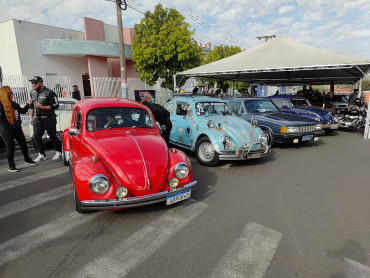 Foto 70: 3º Encontro de Carros Antigos e Motociclistas reúne centenas de expositores em Quatá