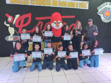 Foto 249: Alunos dos 5º anos de Escolas Municipais recebem certificado do Proerd