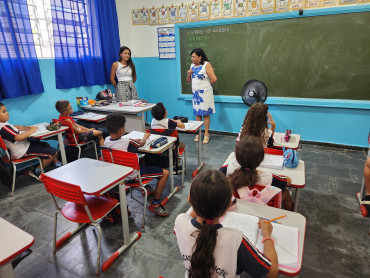 Foto 201: Volta às Aulas em Quatá: Alunos recebem Kit Escolar e Mimo especial
