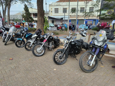 Foto 63: 3º Encontro de Carros Antigos e Motociclistas reúne centenas de expositores em Quatá