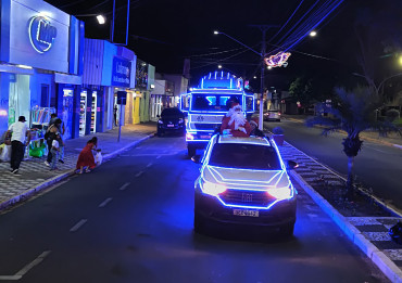 Foto 26: Natal de Luz da G10 Concreto leva carreata natalina às ruas de Quatá