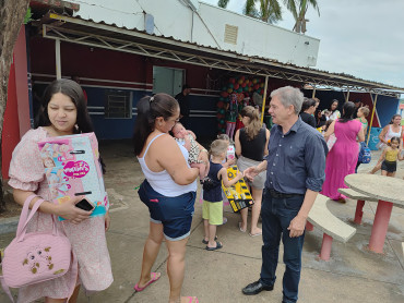 Foto 138: Especial de Natal: entrega de brinquedos