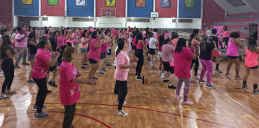 Foto 16: Aulão de Zumba e Ritmos: em especial ao Outubro Rosa!