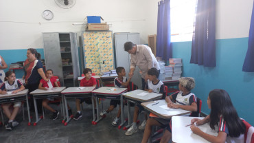 Foto 188: Volta às Aulas em Quatá: Alunos recebem Kit Escolar e Mimo especial