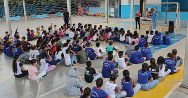 Foto 6: Alunos e usuários recebem orientações sobre prevenção e controle do diabetes 