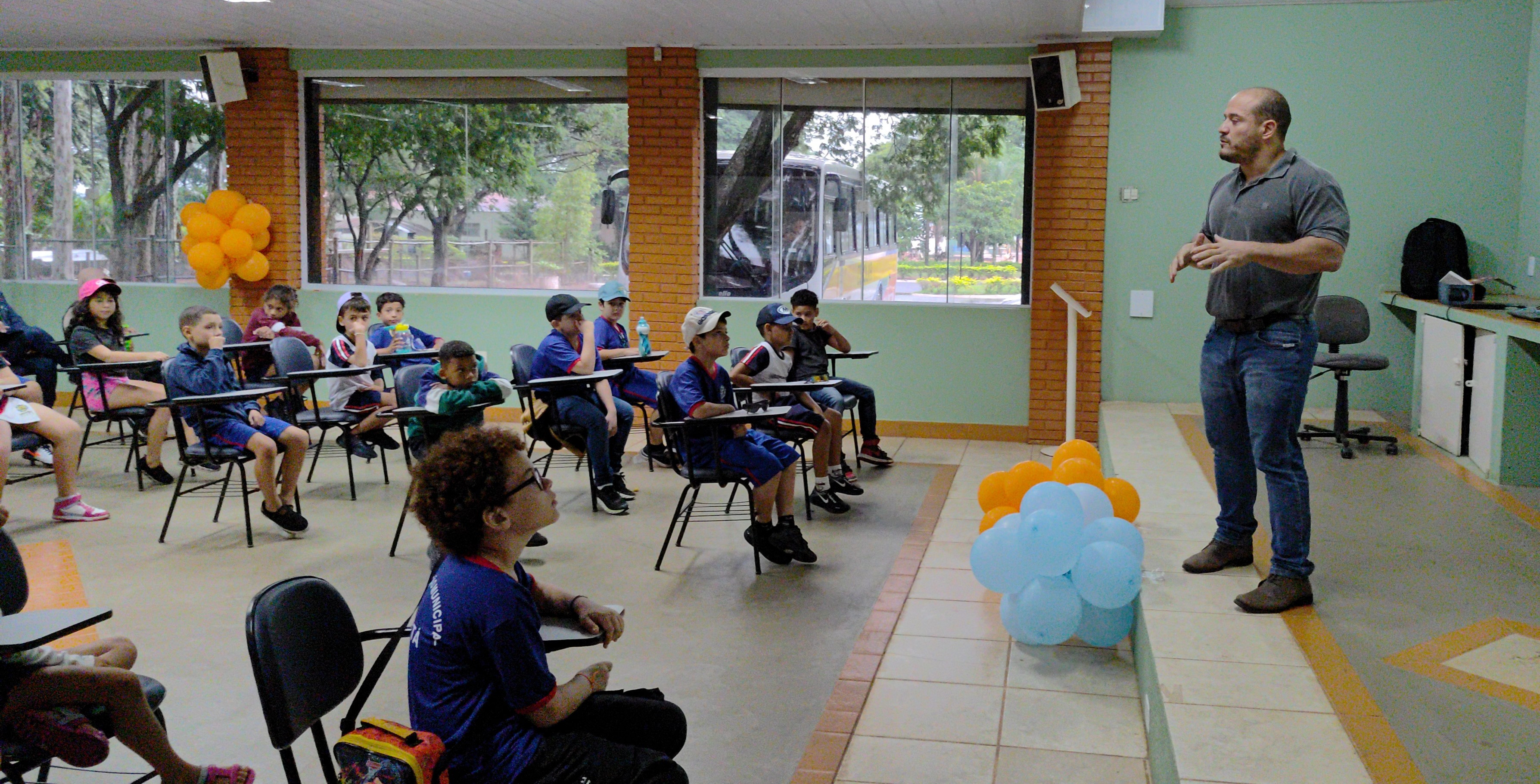 Foto 7: Prefeitura de Quata e Usina Ibéria promovem ação educativa para conservação de aves ameaçadas   