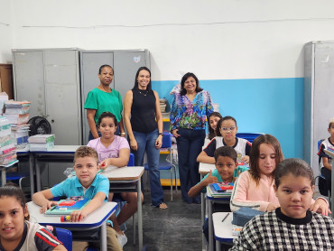 Foto 84: Volta às Aulas em Quatá: Alunos recebem Kit Escolar e Mimo especial