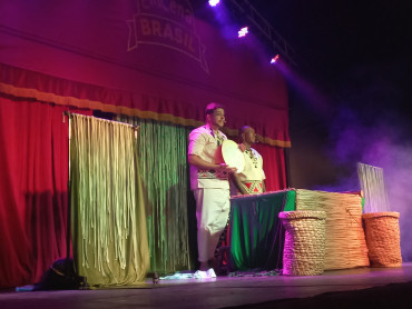 Foto 121: Quatá recebe Palco Móvel Emcena Brasil Edição Certame