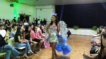 Foto 18: Moda e consciência ambiental é destaque em desfile da Etec