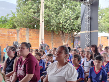 Foto 176: Quatá recebe Palco Móvel Emcena Brasil Edição Certame