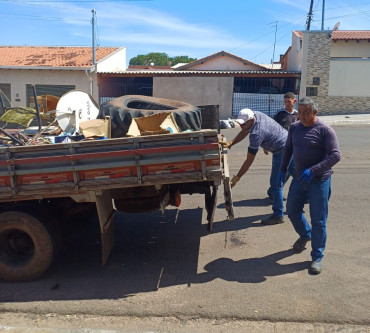 Foto 56: Prefeitura de Quatá realiza mais um arrastão contra a Dengue e Escorpião