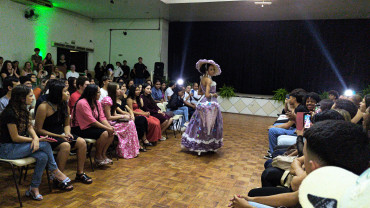 Foto 16: Moda e consciência ambiental é destaque em desfile da Etec
