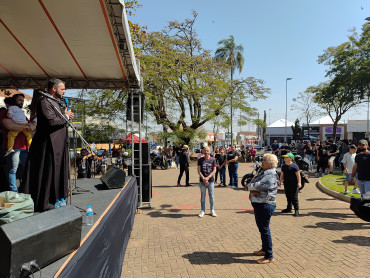 Foto 124: 3º Encontro de Carros Antigos e Motociclistas reúne centenas de expositores em Quatá