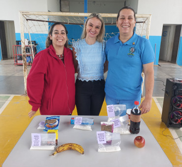 Foto 45: Alunos e usuários recebem orientações sobre prevenção e controle do diabetes 