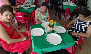 Foto 9: Em clima de Natal, Residência Terapêutica participa de confraternização