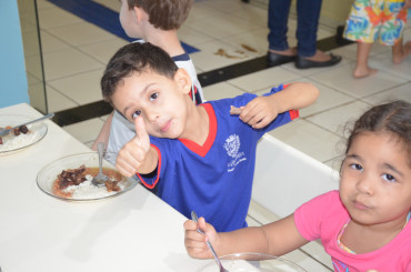 Foto 201: Churrasco marca as comemorações alusivas ao Dia das Crianças