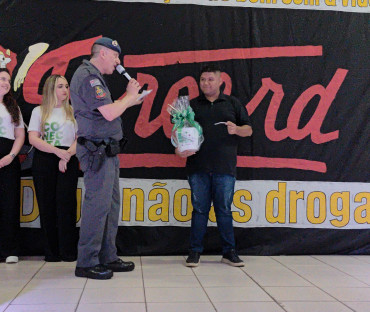 Foto 191: Alunos dos 5º anos de Escolas Municipais recebem certificado do Proerd