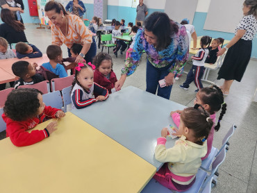 Foto 6: Volta às Aulas em Quatá: Alunos recebem Kit Escolar e Mimo especial
