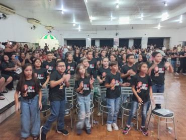 Foto 235: Alunos dos 5º anos de Escolas Municipais recebem certificado do Proerd