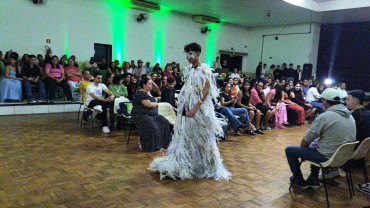 Foto 35: Moda e consciência ambiental é destaque em desfile da Etec