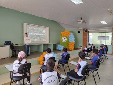 Foto 30: Prefeitura de Quata e Usina Ibéria promovem ação educativa para conservação de aves ameaçadas   