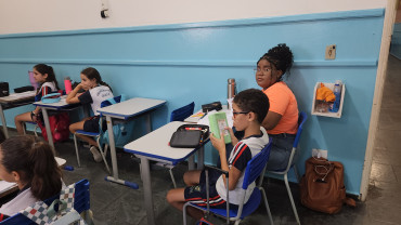 Foto 212: Volta às Aulas em Quatá: Alunos recebem Kit Escolar e Mimo especial